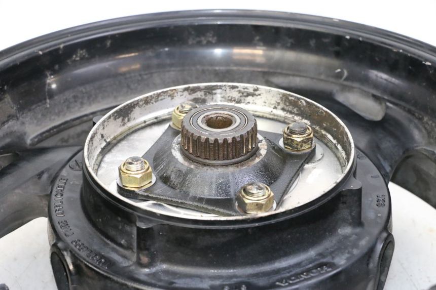 photo de LLANTA TRASERA HONDA ST PAN EUROPEAN 1300 (2002 - 2013) - Enfoque en la estructura