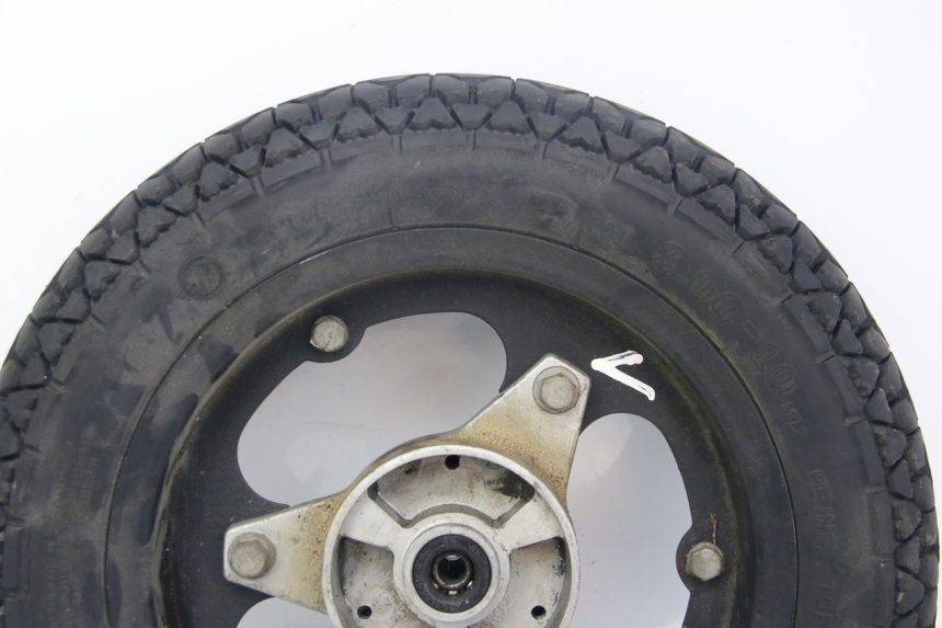 photo de LLANTA TRASERA JAWA STELLA BABETTA 134 50 - Primer plano técnico