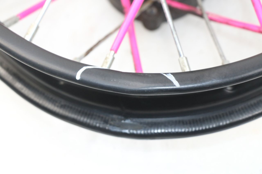 photo de LLANTA TRASERA NITRO MOTORS STORM DIRTBIKE 110 - Primer plano técnico