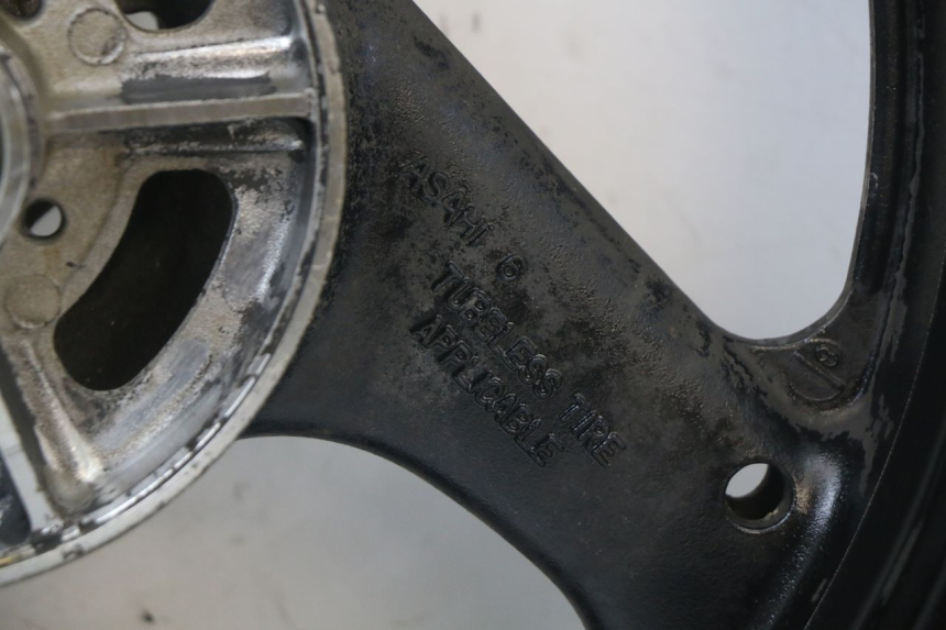 photo de LLANTA TRASERA SUZUKI GS F 500 (2004 - 2007) - Estado de la superficie y material
