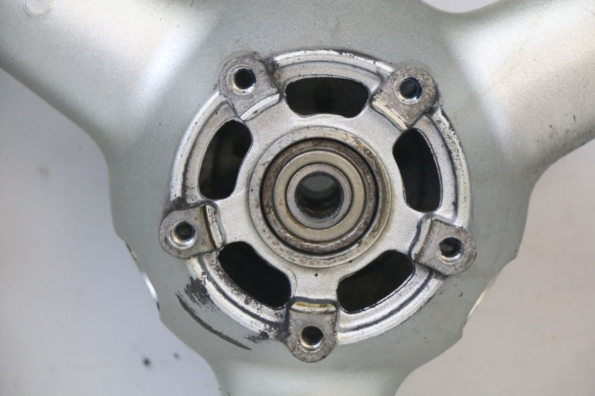 photo de LLANTA TRASERA SUZUKI SV S 650 (1999 - 2002) - Primer plano técnico