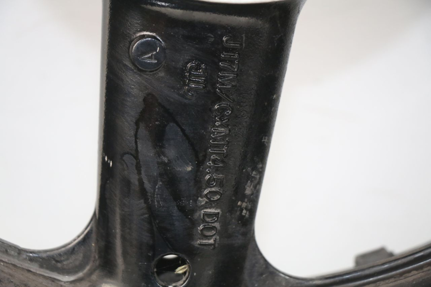 photo de LLANTA TRASERA SUZUKI SV S ABS 650 (2003 - 2009) - Primer plano técnico