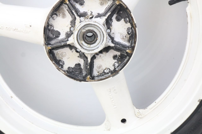 photo de LLANTA TRASERA SUZUKI SV S 650 (1999 - 2002) - Enfoque en la estructura