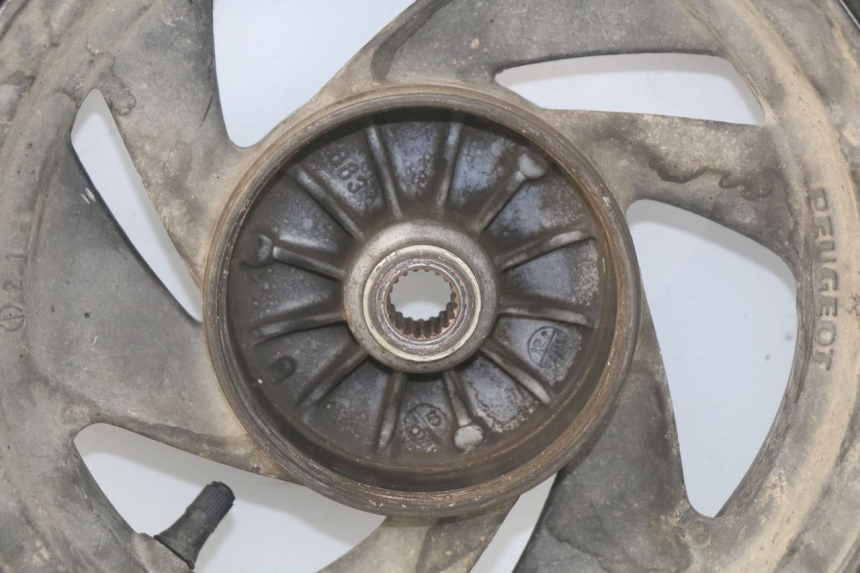 photo de LLANTA TRASERA PEUGEOT SV 80 (1993 - 1997) - Estado de la superficie y material