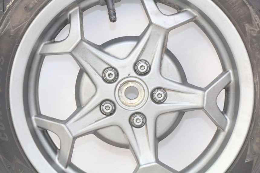 photo de LLANTA TRASERA APRILIA SXR 50 (2021 - 2023) - Primer plano de alta resolución