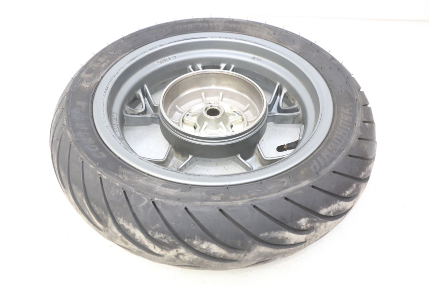 photo de LLANTA TRASERA APRILIA SXR 50 (2021 - 2023) - Primer plano técnico