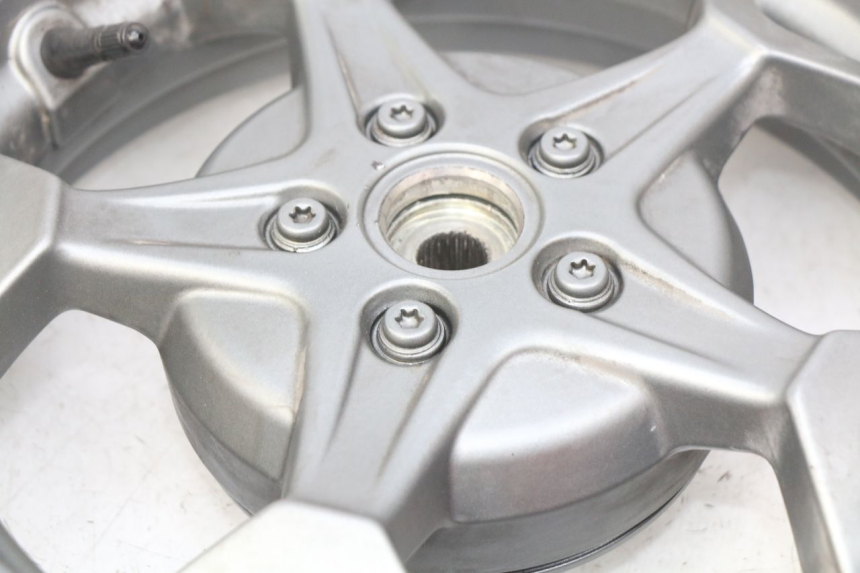 photo de LLANTA TRASERA APRILIA SXR 50 (2021 - 2023) - Detalles de los puntos de fijación