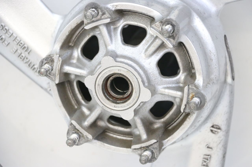 photo de LLANTA TRASERA YAMAHA TDR DELTABOX 125 (1997 - 2003) - Estado de la superficie y material