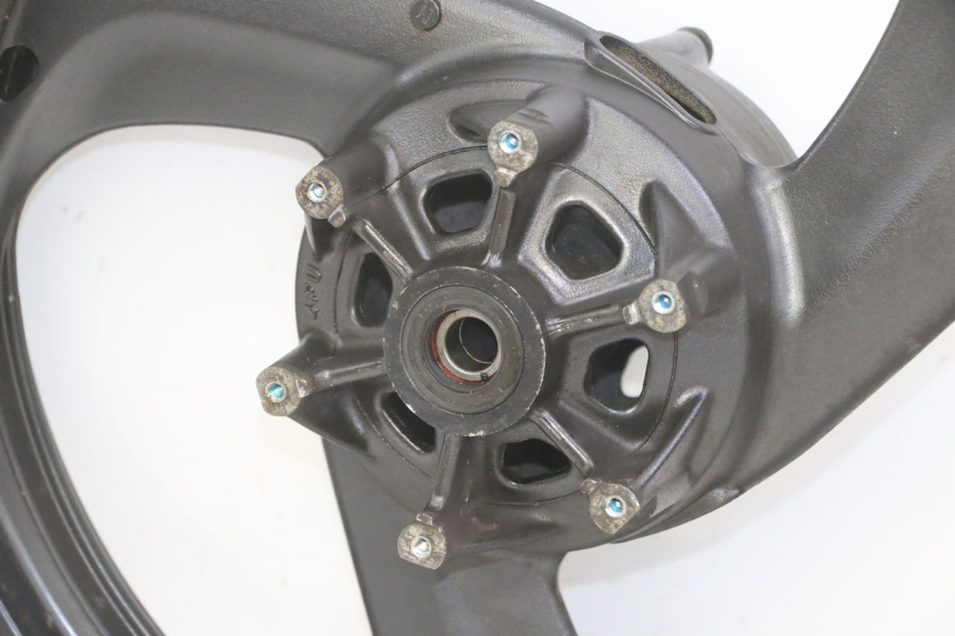 photo de LLANTA TRASERA YAMAHA TDR DELTABOX 125 (1997 - 2003) - Características distintivas