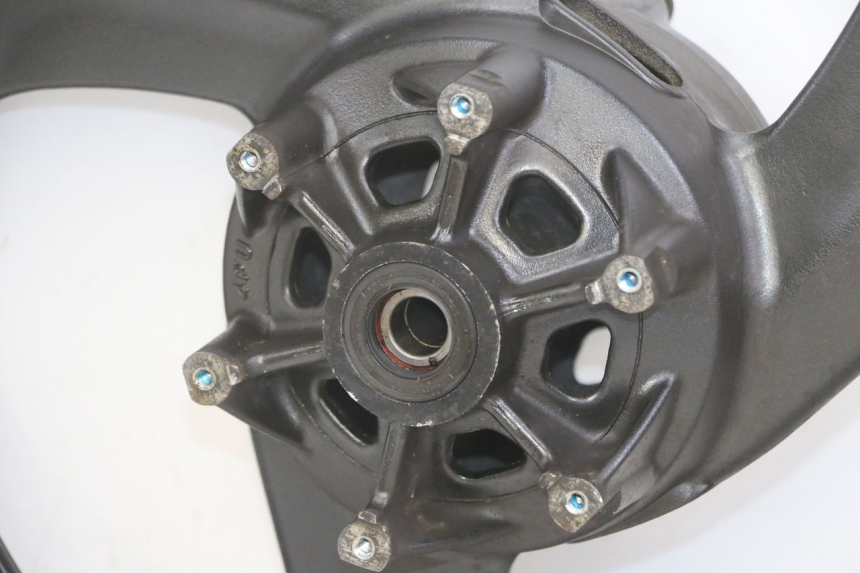 photo de LLANTA TRASERA YAMAHA TDR DELTABOX 125 (1997 - 2003) - Primer plano de alta resolución