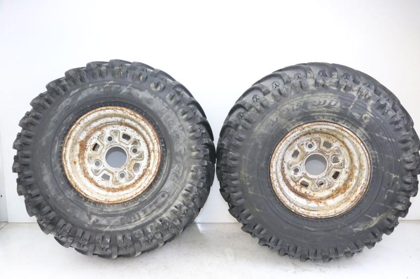 photo de LLANTA TRASERA HONDA TRX 300 (1988 - 2000) - Primer plano de alta resolución