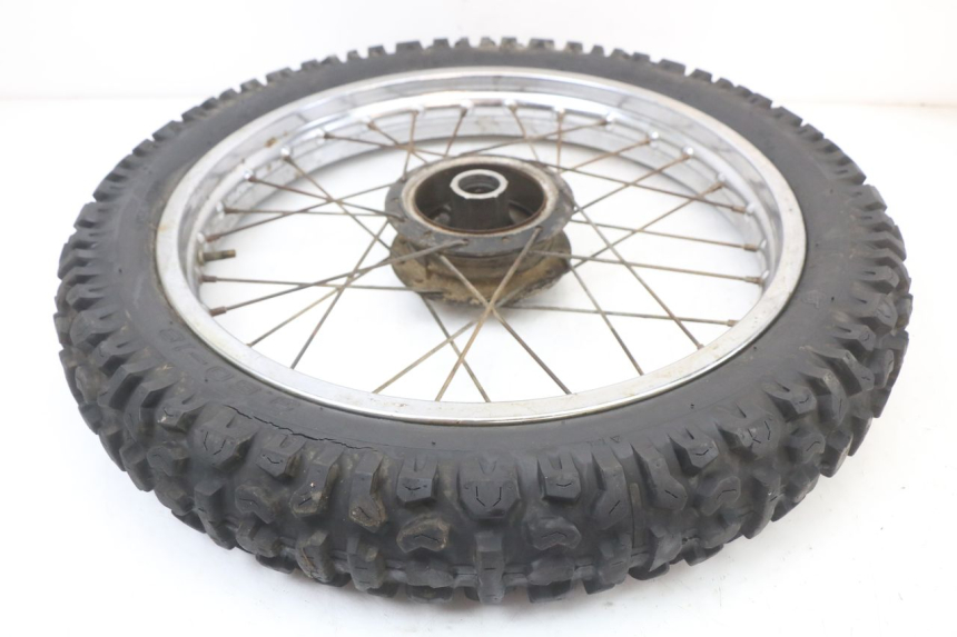 photo de LLANTA TRASERA SUZUKI TS X 80 (1984 - 1988) - Primer plano técnico