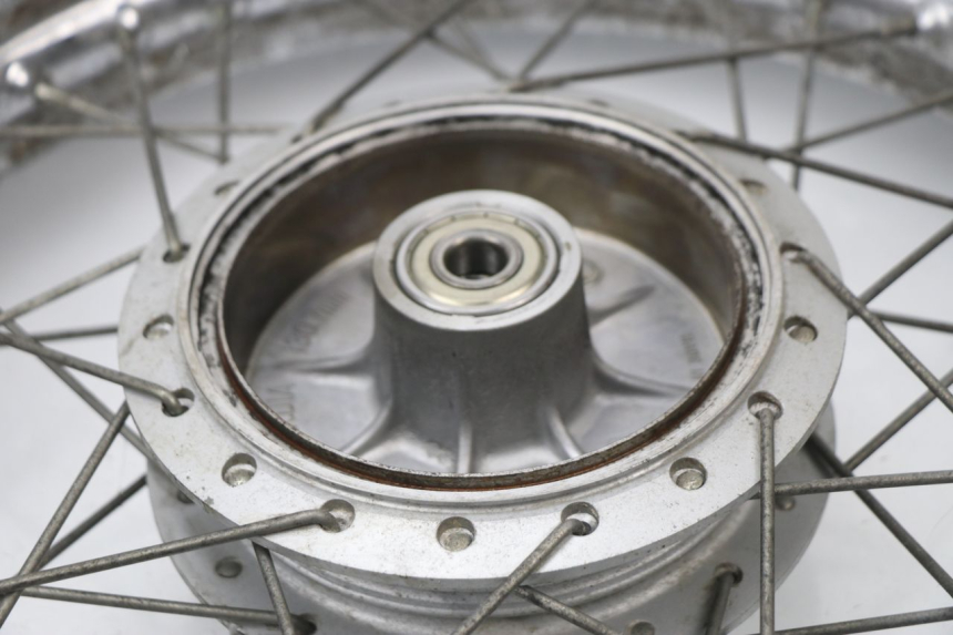 photo de LLANTA TRASERA SUZUKI TU X TUX VOLTY 125 (1999 - 2001) - Detalle de la pieza