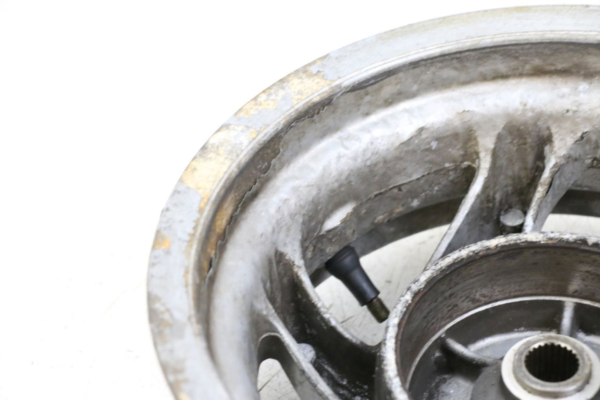 photo de LLANTA TRASERA PIAGGIO TYPHOON 50 (2000 - 2009) - Primer plano técnico