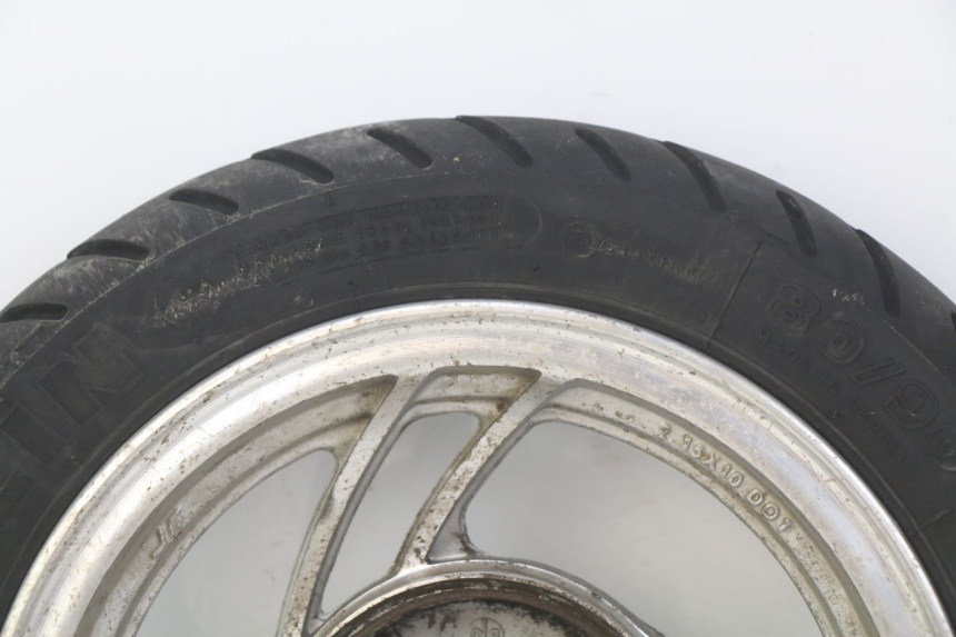 photo de LLANTA TRASERA PEUGEOT V-CLIC VCLIC 50 (2007 - 2013) - Primer plano técnico