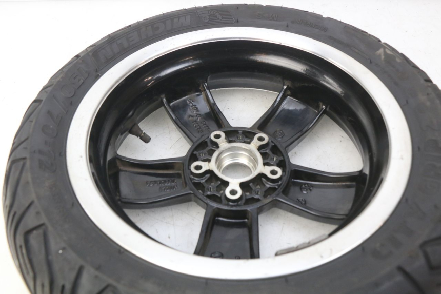 photo de LLANTA TRASERA PIAGGIO VESPA GTS IGET ABS 125 (2017 - 2023) - Detalle de la pieza