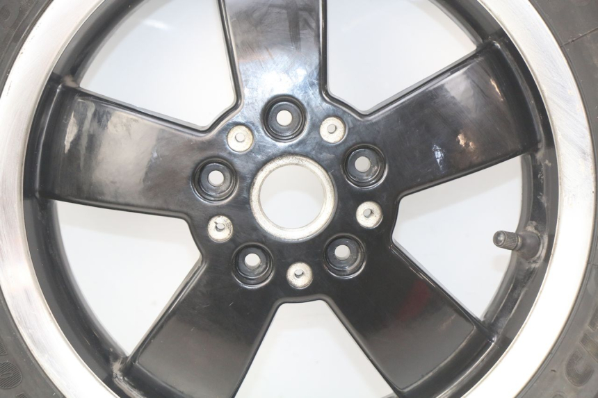 photo de LLANTA TRASERA PIAGGIO VESPA GTS IGET ABS 125 (2017 - 2023) - Zoom sobre los componentes