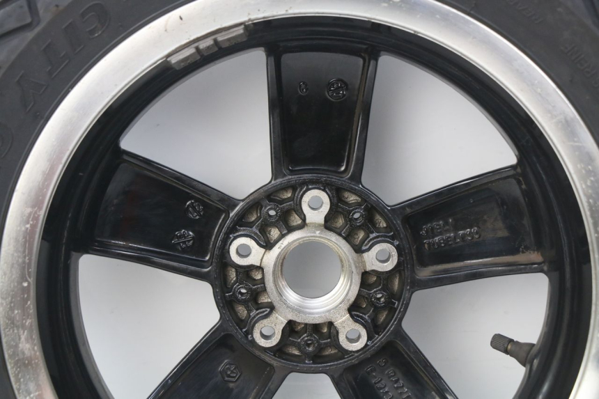 photo de LLANTA TRASERA PIAGGIO VESPA GTS IGET ABS 125 (2017 - 2023) - Otra perspectiva