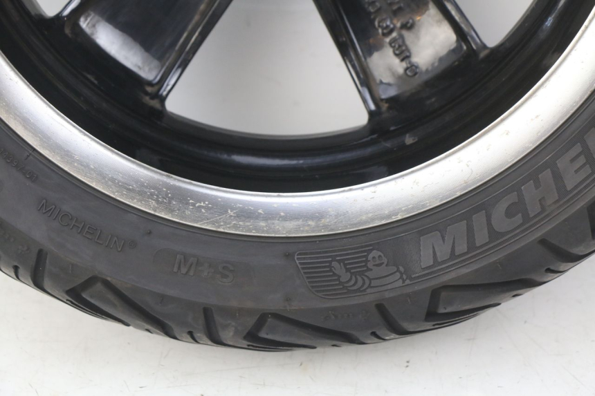 photo de LLANTA TRASERA PIAGGIO VESPA GTS IGET ABS 125 (2017 - 2023) - Primer plano técnico