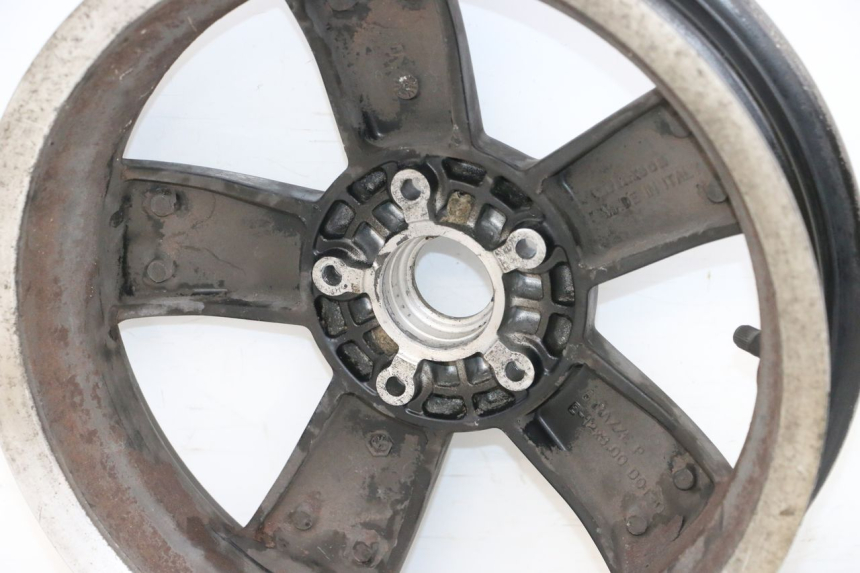 photo de LLANTA TRASERA PIAGGIO VESPA GTS SUPER IE 125 (2009 - 2016) - Primer plano técnico