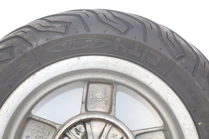 photo de LLANTA TRASERA PIAGGIO VESPA LXV 125 (2006 - 2009) - Primer plano de alta resolución