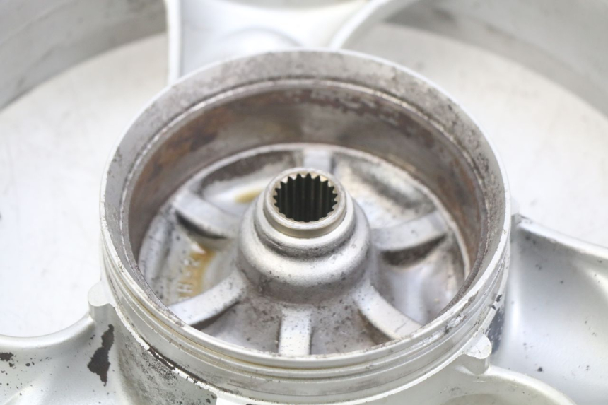 photo de LLANTA TRASERA KYMCO VITALITY 2T 50 (2004 - 2010) - Características distintivas