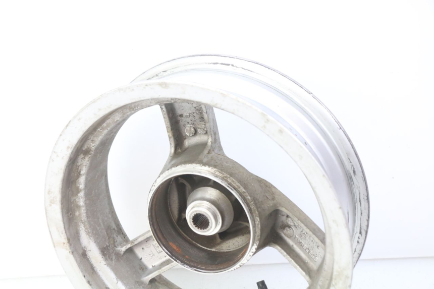 photo de LLANTA TRASERA PEUGEOT VIVACITY NEW 2T 50 (2008 - 2017) - Detalle de la pieza