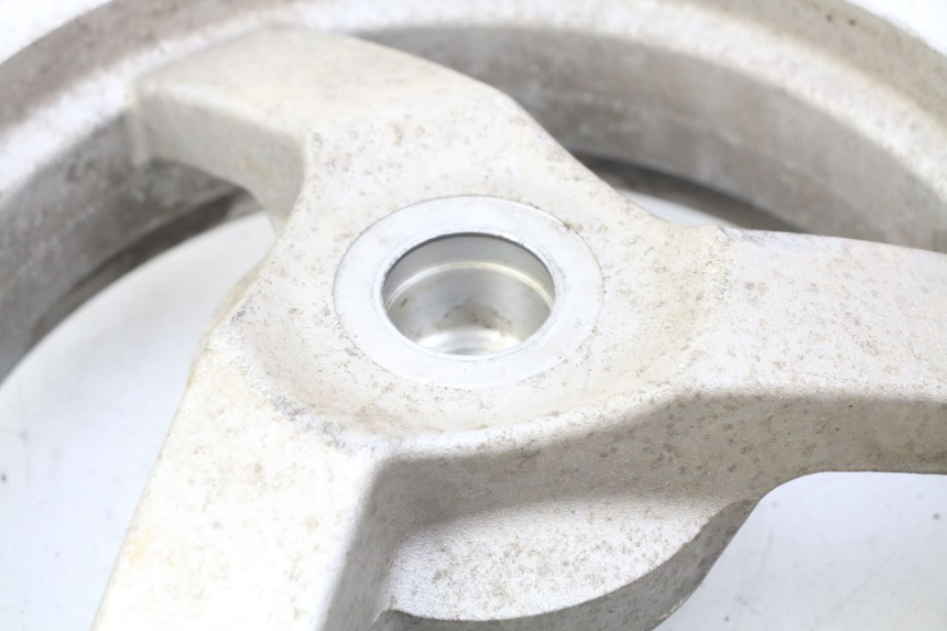 photo de LLANTA TRASERA PEUGEOT VIVACITY NEW 2T 50 (2008 - 2017) - Primer plano de alta resolución