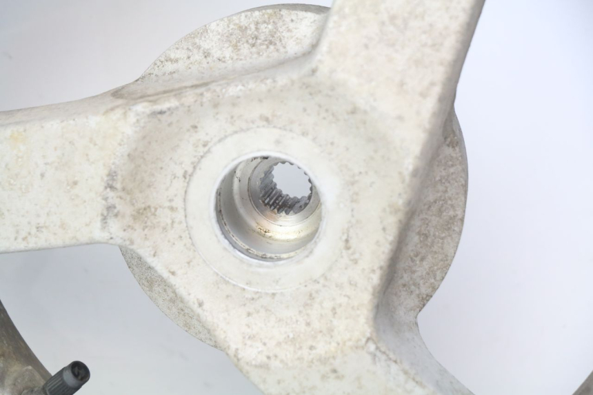 photo de LLANTA TRASERA PEUGEOT VIVACITY NEW 2T 50 (2008 - 2017) - Estado de la superficie y material