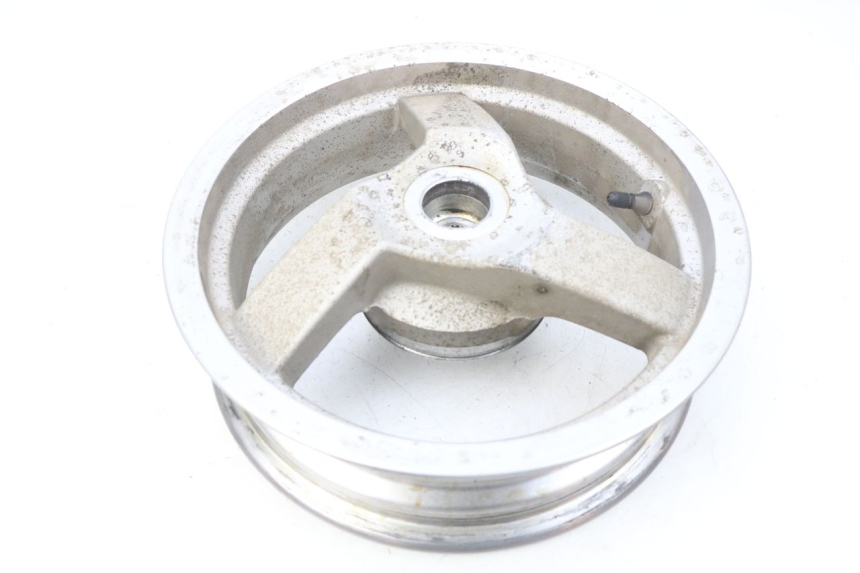 photo de LLANTA TRASERA PEUGEOT VIVACITY NEW 4T 50 (2008 - 2017) - Primer plano de alta resolución