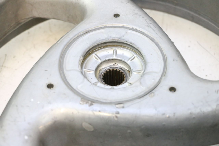 photo de LLANTA TRASERA PEUGEOT VIVACITY 50 (2004 - 2009) - Detalle de la pieza