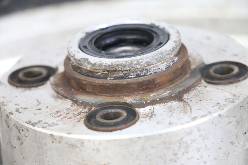 photo de LLANTA TRASERA DAELIM VL DAYSTAR 125 (2000 - 2011) - Detalles de los puntos de fijación