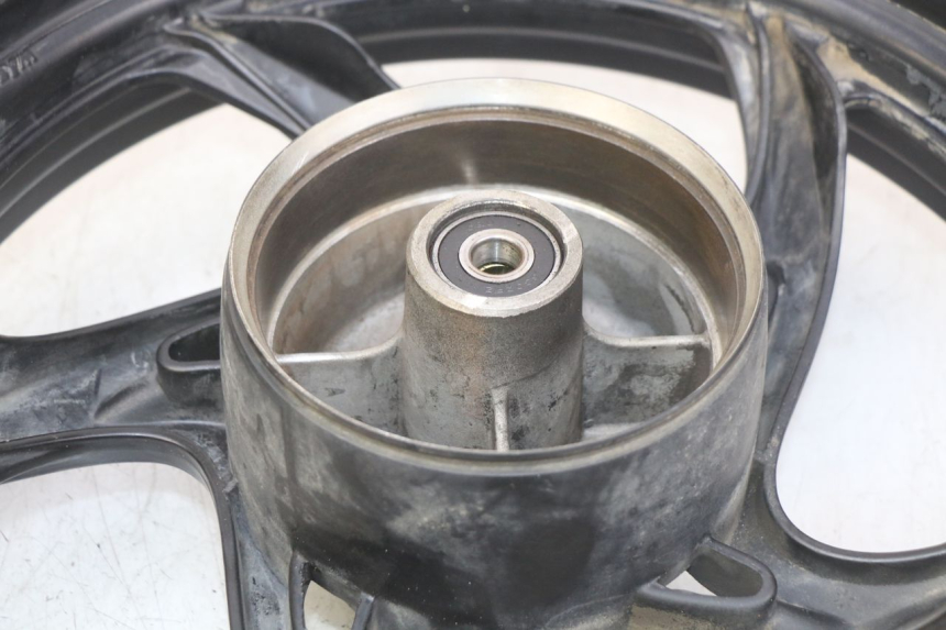 photo de LLANTA TRASERA SYM WOLF SB 125 (2011 - 2018) - Primer plano técnico