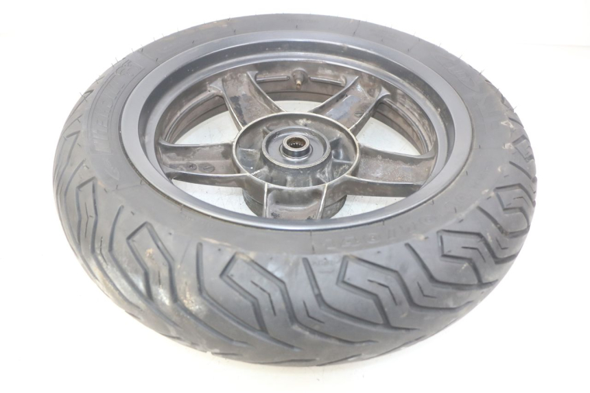 photo de LLANTA TRASERA YAMAHA XMAX X-MAX 125 (2006 - 2009) - Primer plano técnico