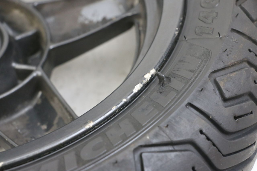 photo de LLANTA TRASERA YAMAHA XMAX X-MAX 125 (2006 - 2009) - Detalles de los puntos de fijación