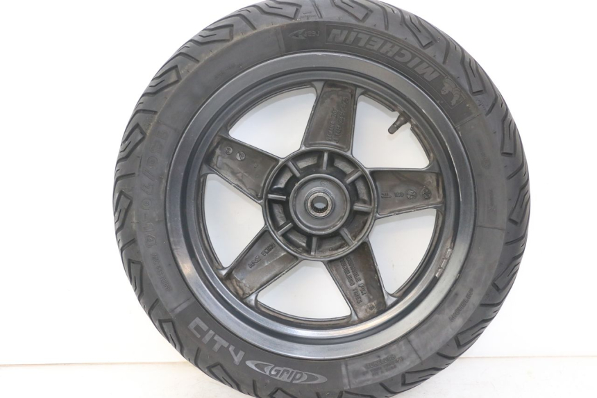 photo de LLANTA TRASERA YAMAHA XMAX X-MAX 125 (2006 - 2009) - Características distintivas