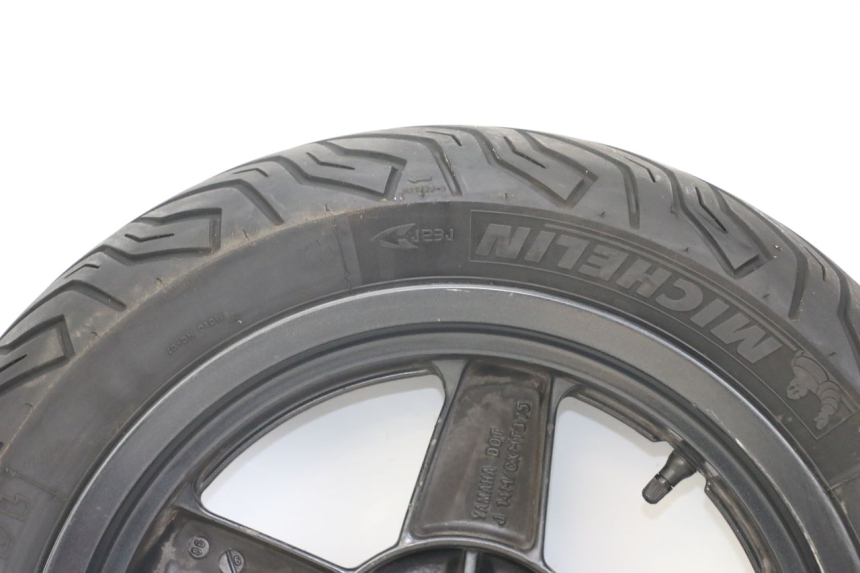 photo de LLANTA TRASERA YAMAHA XMAX X-MAX 125 (2006 - 2009) - Primer plano de alta resolución