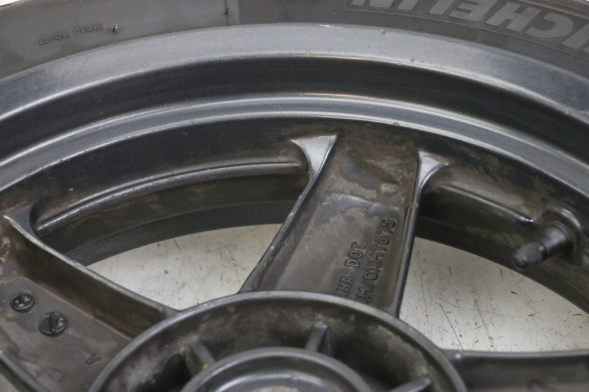 photo de LLANTA TRASERA YAMAHA XMAX X-MAX 125 (2006 - 2009) - Detalles de los puntos de fijación