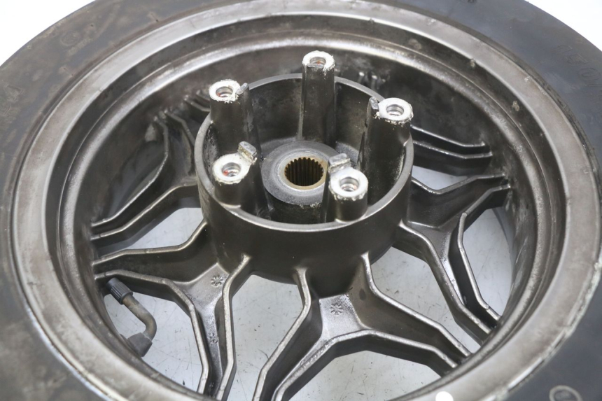 photo de LLANTA TRASERA KYMCO X-TOWN XTOWN 125 (2016 - 2021) - Primer plano técnico