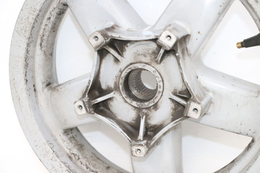 photo de LLANTA TRASERA PIAGGIO X8 125 (2004 - 2007) - Enfoque en la estructura