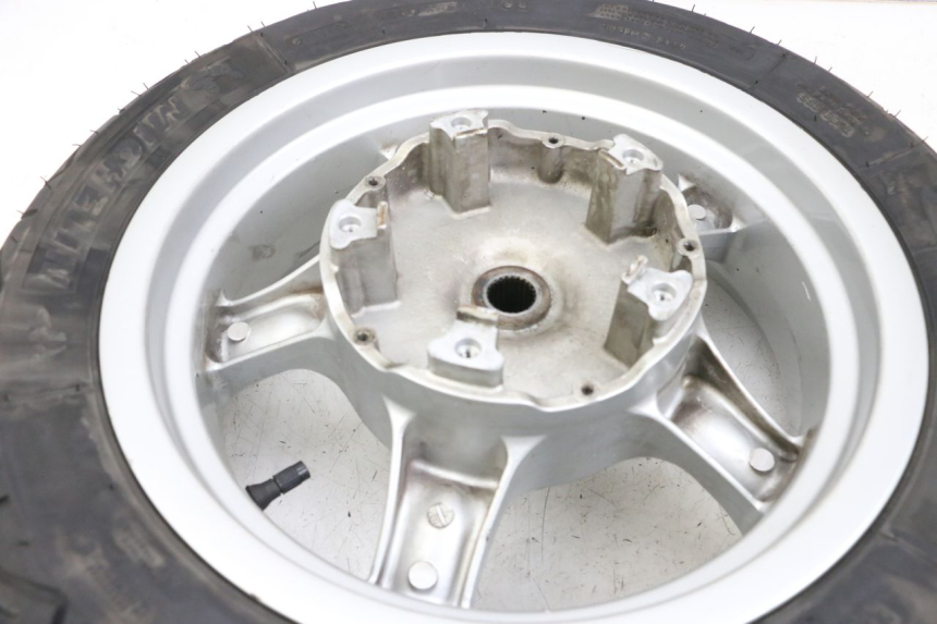 photo de LLANTA TRASERA KYMCO XCITING 250 (2006 - 2009) - Detalles de los puntos de fijación