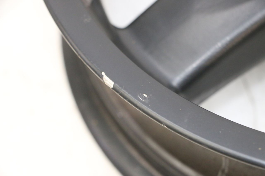 photo de LLANTA TRASERA PIAGGIO XEVO - X EVO 125 (2007 - 2017) - Zoom sobre los componentes