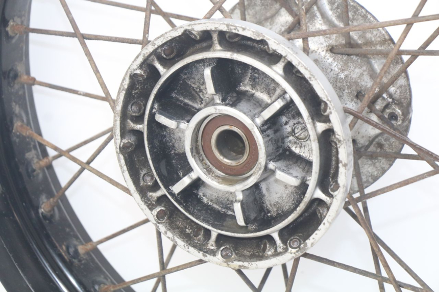 photo de LLANTA TRASERA SUZUKI XF FREEWIND 650 (1997 - 2003) - Enfoque en la estructura