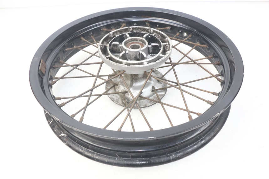 photo de LLANTA TRASERA SUZUKI XF FREEWIND 650 (1997 - 2003) - Primer plano técnico