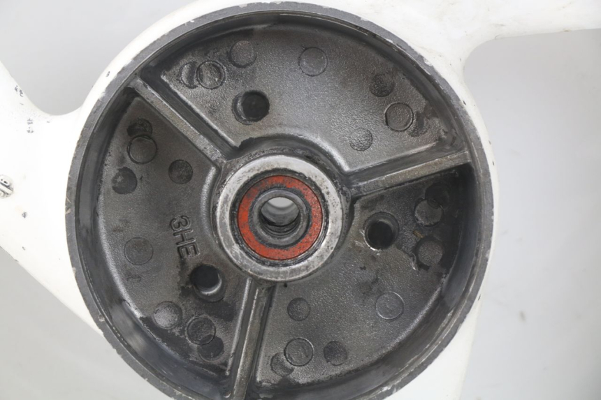 photo de LLANTA TRASERA YAMAHA XJN XJ N DIVERSION 600 (1994 - 1997) - Primer plano técnico