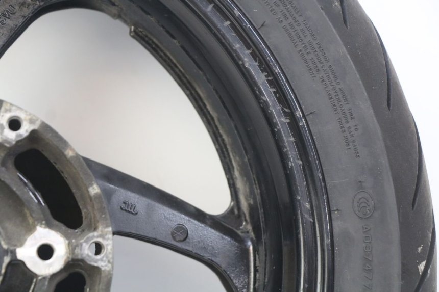 photo de LLANTA TRASERA YAMAHA XP T-MAX TMAX ABS 500 (2004 - 2007) - Detalles de los puntos de fijación