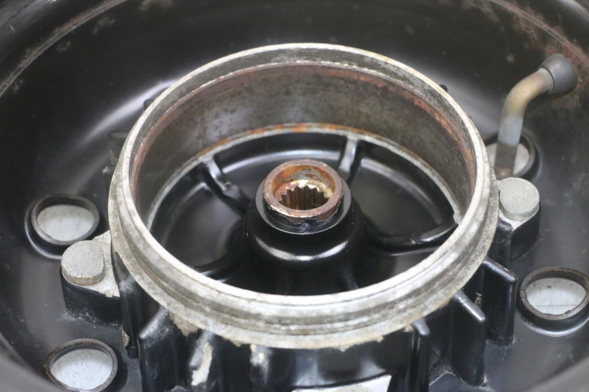 photo de LLANTA TRASERA YAMAHA BW'S NG NEXT GENERATION 50 (1996 - 2003) - Detalles de los puntos de fijación