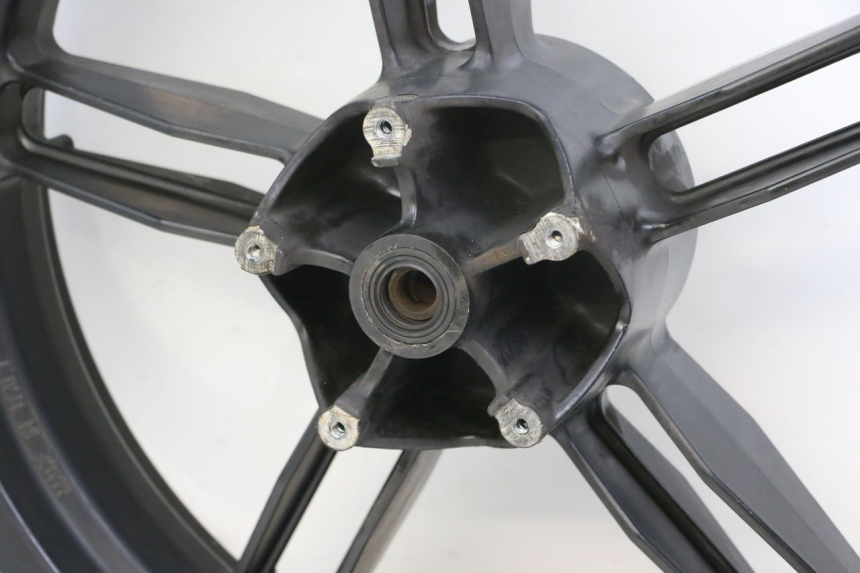 photo de LLANTA TRASERA YAMAHA TZR 50 (2008 - 2016) - Características distintivas