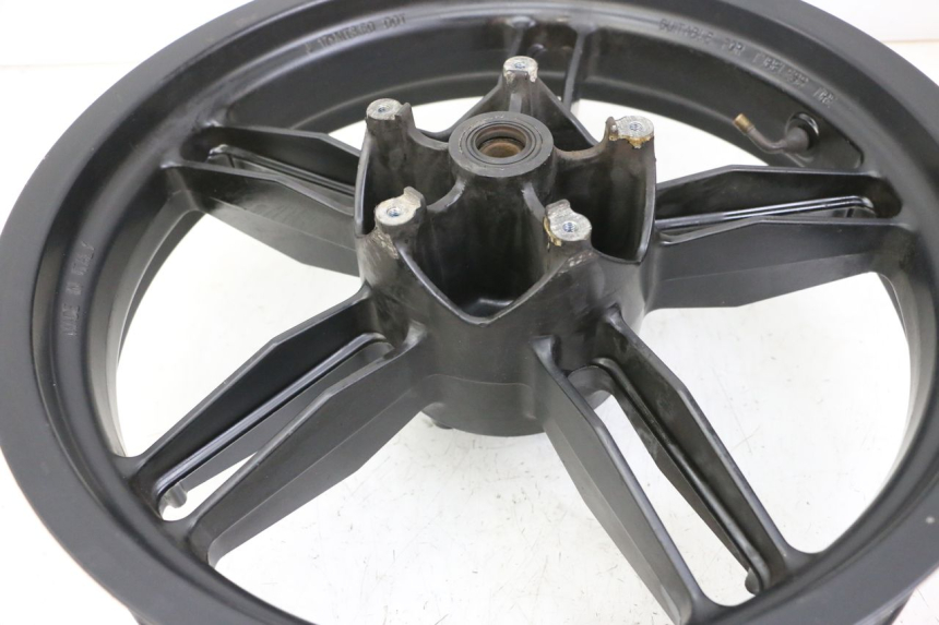 photo de LLANTA TRASERA YAMAHA TZR 50 (2008 - 2016) - Primer plano de alta resolución