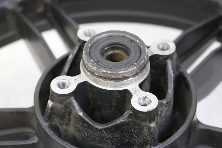 photo de LLANTA TRASERA YAMAHA TZR 50 (2008 - 2016) - Estado de la superficie y material